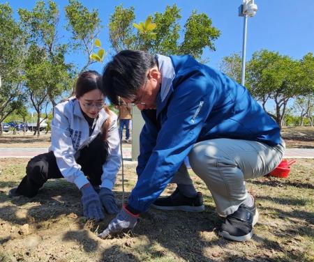 副執行長陳怡帆出席植樹節活動4