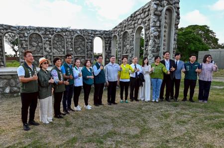 執行長劉米山陪同行政院長卓榮泰前往臺南市參訪「岸內影視基地」